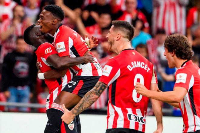 El delantero Álvaro Djaló celebra con Iñaki Williams, Oihan Sancet y sus compañeros su gol al RC Celta en San Mamés (Foto: Athletic Club).