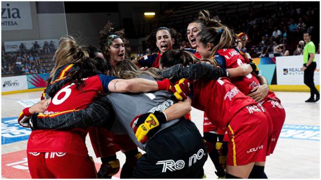 La selección española femenina, campeonas del Mundial de hockey patines. (Fuente: @FedPatinaje)