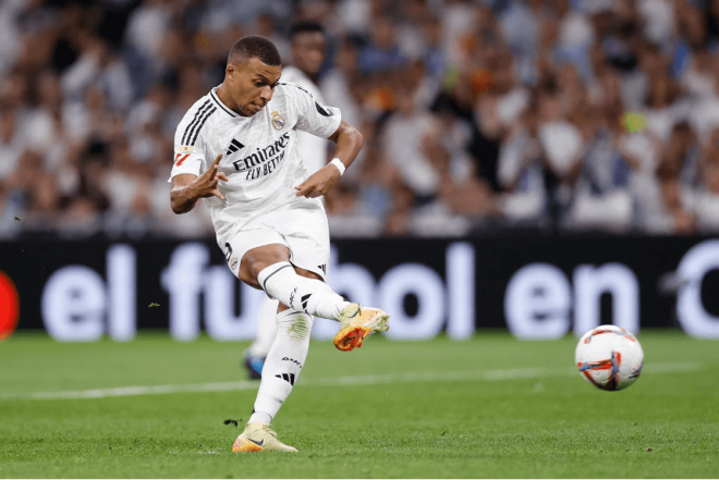 Kylian Mbappé, en el penalti ante el Espanyol (Foto: RM).