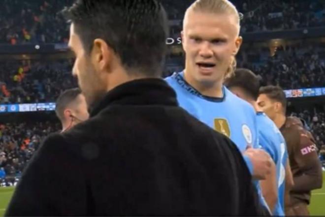 Erling Haaland increpando a Mikel Arteta.