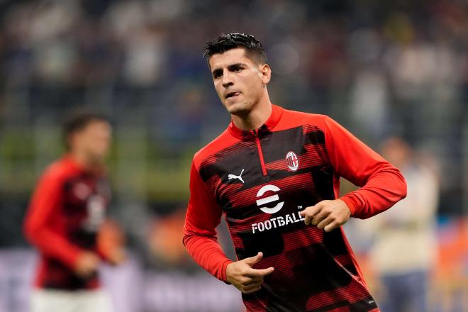 Álvaro Morata, en un calentamiento con el Milan (Foto: Cordon Press).