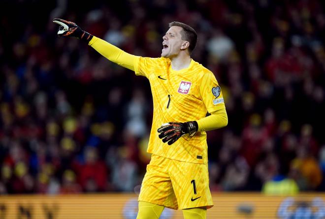 Wojciech Szczesny da instrucciones durante un partido de Polonia (Foto: Cordon Press).