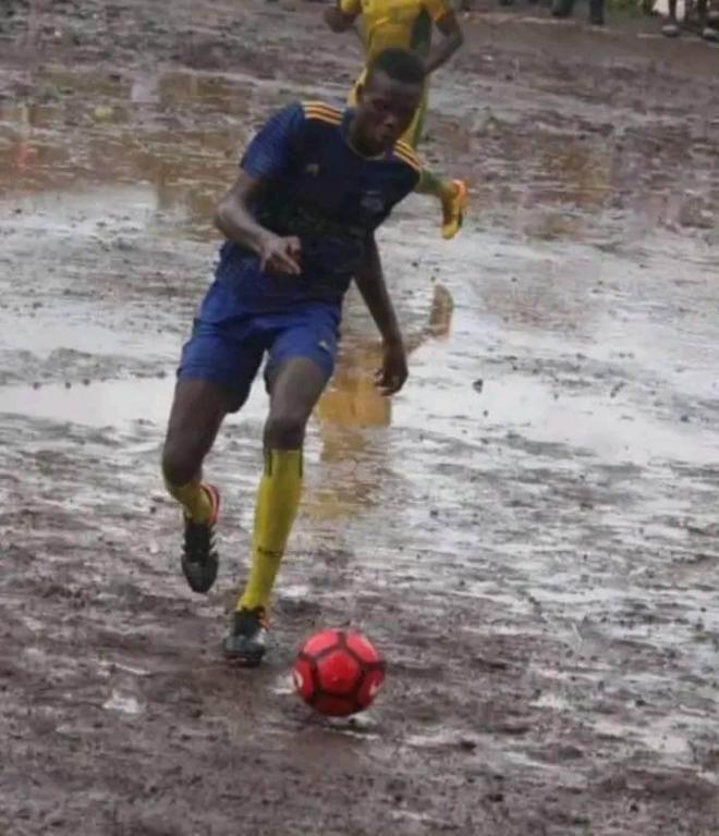 Juma Bah jugando en Sierra Leona (Redes Sociales)