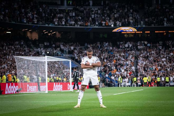 Kylian Mbappé celebra su gol en el Real Madrid-Alavés (Foto: Cordon Press).