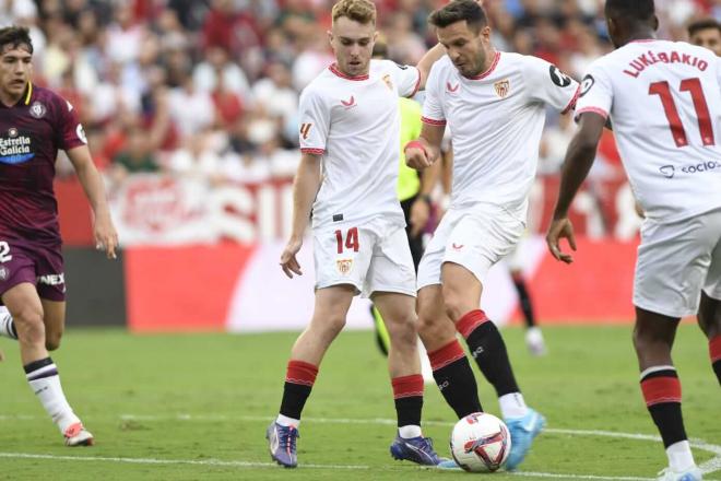 Peque y Saúl, en el Sevilla-Valladolid (Foto: Kiko Hurtado).