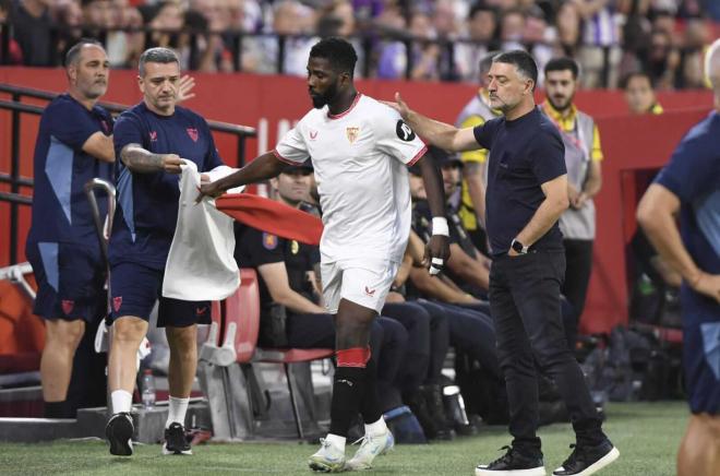 Iheanacho y García Pimienta, en el Sevilla-Valladolid (Foto: Kiko Hurtado).