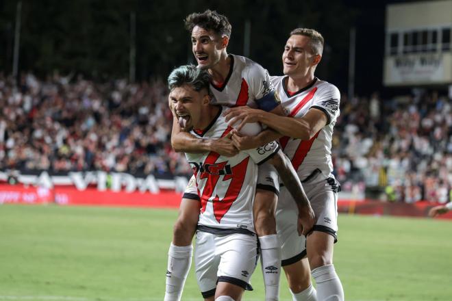 Ratiu celebrando un gol con el Rayo Vallecano (Foto: Cordon Press).