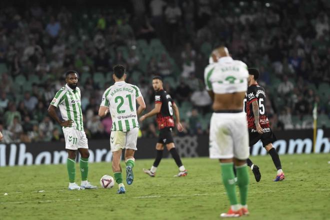 Bakambu se lamenta tras el gol del Mallorca (Foto: Kiko Hurtado)