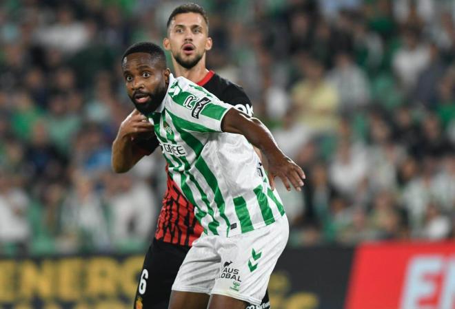 Bakambu se lamenta tras el gol del Mallorca (Foto: Kiko Hurtado)