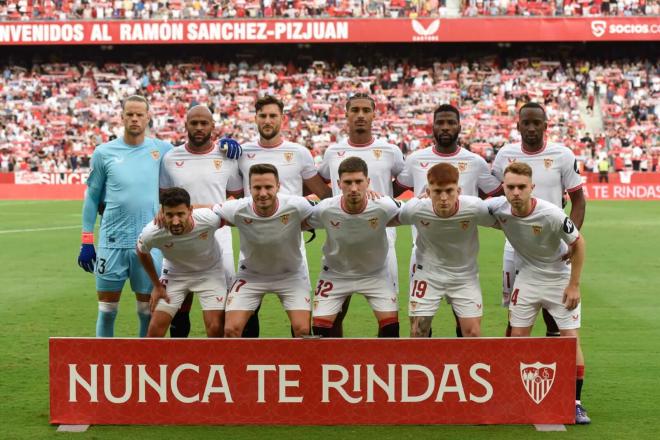 El once del Sevilla ante el Valladolid (Foto: Kiko Hurtado).