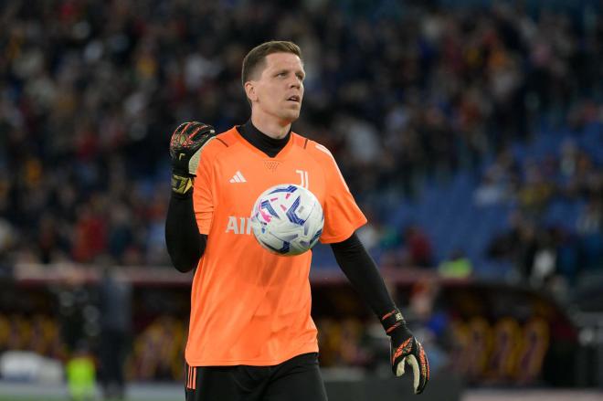 Wojciech Szczesny, durante un calentamiento con la Juventus (Foto: Cordon Press).