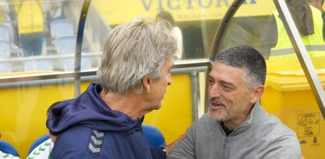 Manuel Pellegrini, saludando a García Pimienta (Foto: EFE).