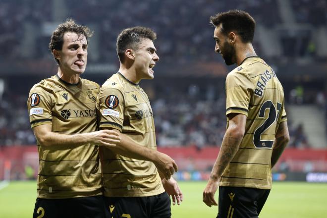 La Real Sociedad celebra en su partido ante el Niza de Europa League.