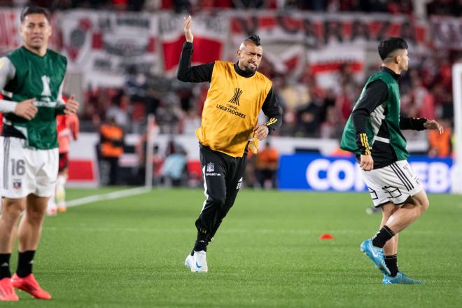 Arturo Vidal calienta a la afición de River Plate (Foto: Cordon Press).