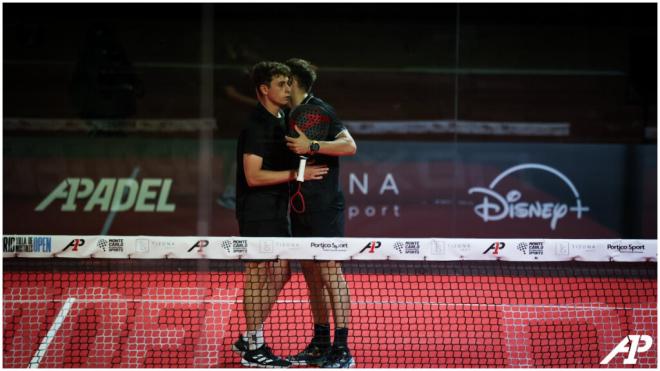 Hugo García y Héctor Vázquez vencen a Rubén De Blas y Nicolás Cortijo. (Fuente: @A1PadelOfficial)