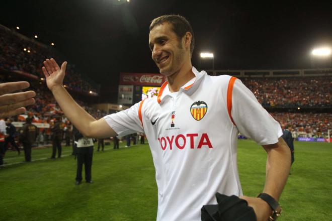 Iván Helguera celebra la Copa del Rey con el Valencia (Foto: Cordon Press)