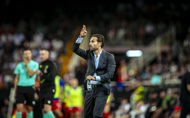 Rubén Baraja, ante el CA Osasuna (Foto: Valencia CF).