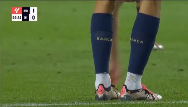 Pau Cubarsí y sus botas (Captura de la retransmisión de Movistar +)