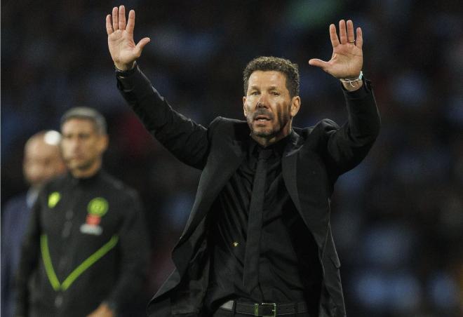 Diego Pablo Simeone da indicaciones en el Celta-Atlético (Foto: LaLiga).