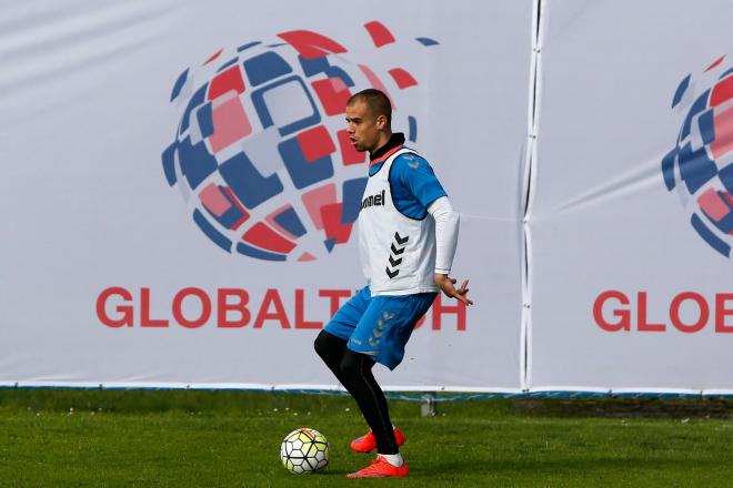 Rubén Miño durante un entrenamiento (Foto: Real Oviedo).