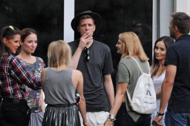 Wojciech Szczesny pillado fumando un cigarro (Redes Sociales)