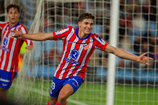 Julián Álvarez celebra su gol en el Celta-Atlético (Foto: Cordon Press).