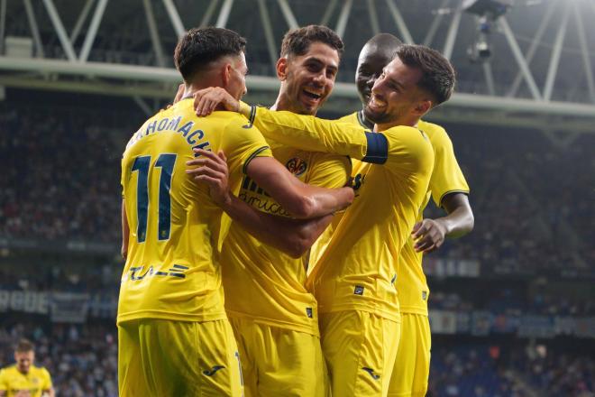 Los jugadores del Villarreal celebran un gol en Cornellá (Foto: LaLiga).