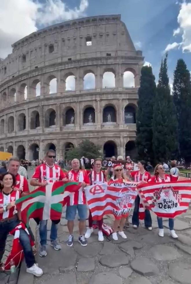 Aficionados del Athletic Club de visita en el Coliseo de Roma (Foto: Athletic).