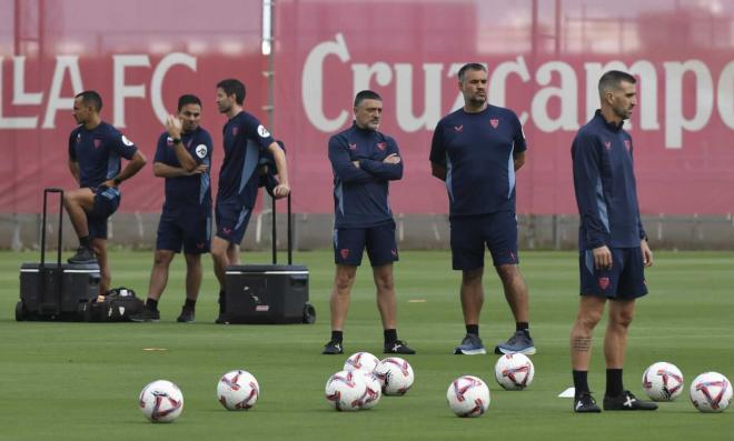 García Pimienta en un entrenamiento del Sevilla FC (Foto: Kiko Hurtado).