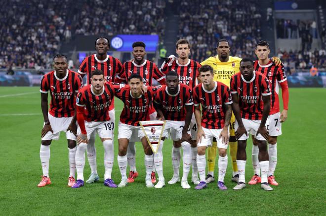 La alineación titular del Milan en el derbi ante el Inter (Foto: Cordon Press