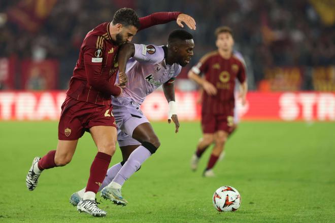 Mario Hermoso e Iñaki Williams, en el partido entre la Roma y el Athletic Club (Foto: Cordon Press