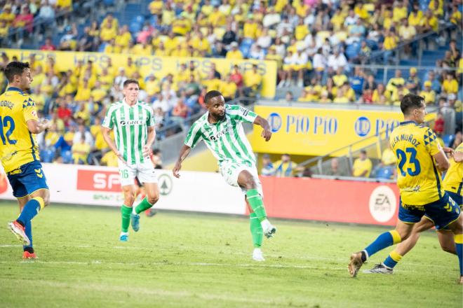 Cédric Bakambu, delantero del Real Betis (foto: Cordón Press).