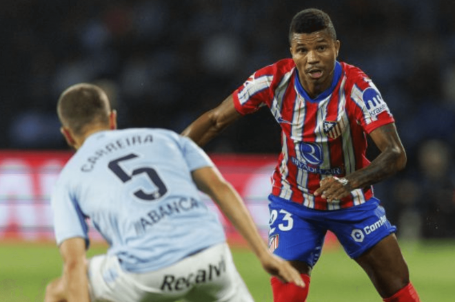 Sergio Carreira ante el Atlético de Madrid (Foto: LaLiga).