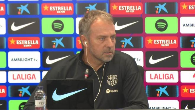 Hansi Flick, en rueda de prensa con el Barcelona.