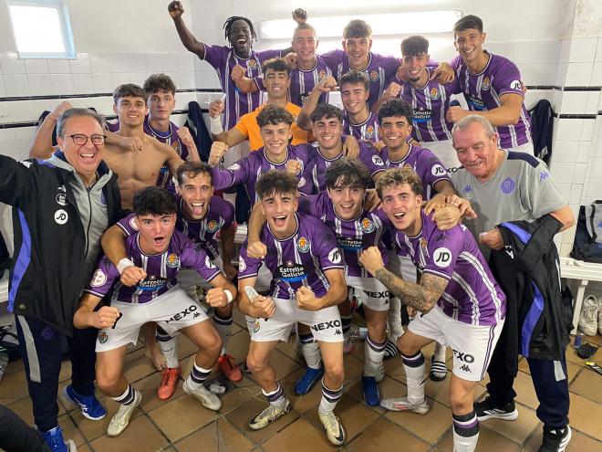 El Promesas celebra su victoria en Escobedo (Foto: Real Valladolid).