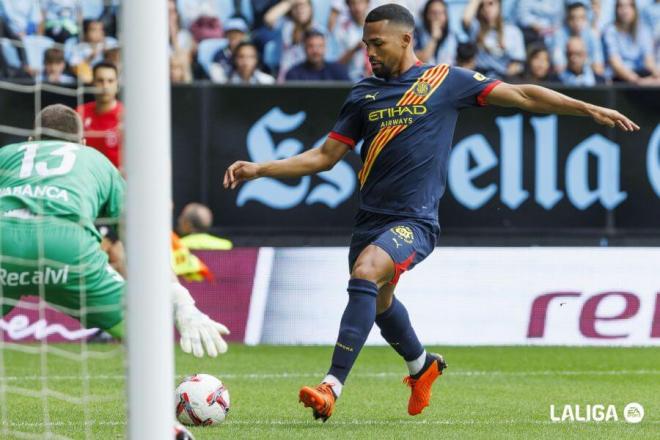 Yangel Herrera ante Guaita (Foto: LaLiga).