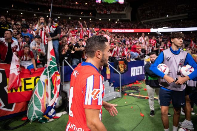 Koke habla con la grada en el derbi Atlético - Real Madrid (Foto: CordonPress).