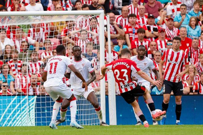 Jaureguizar marca el 1-0 en el Athletic-Sevilla (Foto: EFE).