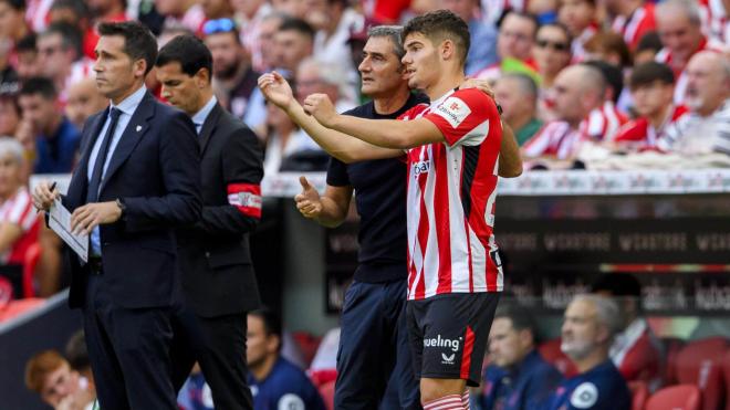 Ernesto Valverde en el debut del pelotero de Barrika Peio Canales, ante el Sevilla FC, en San Mamés (Foto: Athletic Club).