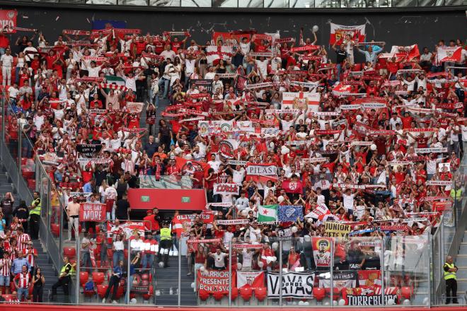 La afición del Sevilla, en el Athletic-Sevilla (Foto: Cordon Press).