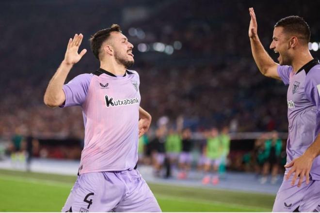 El central Aitor Paredes y Gorka Guruzeta festejan el empate final en el Estadio Olímpico de Roma (Foto: Athletic Club).