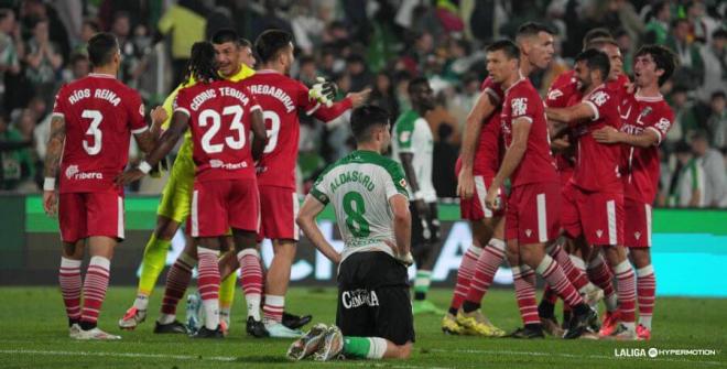 El Cartagena celebra la victoria en El Sardinero (Foto: LALIGA).