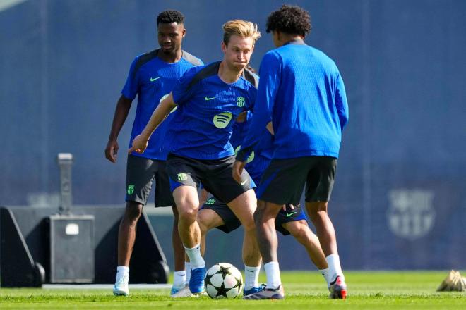 De Jong, en un entrenamiento del Barcelona (FOTO: EFE).