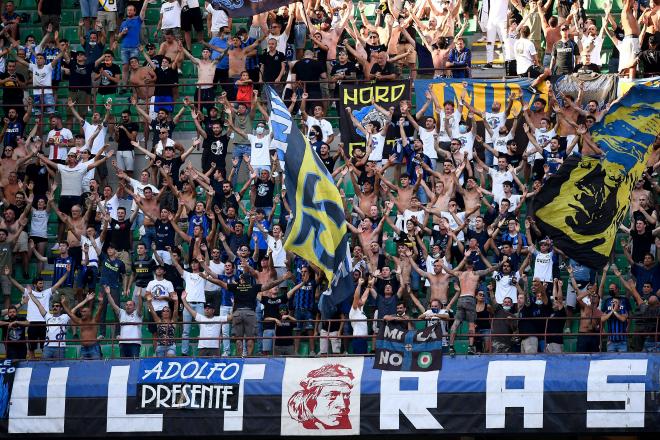 Ultras del Inter en San Siro (Foto: Cordon Press).