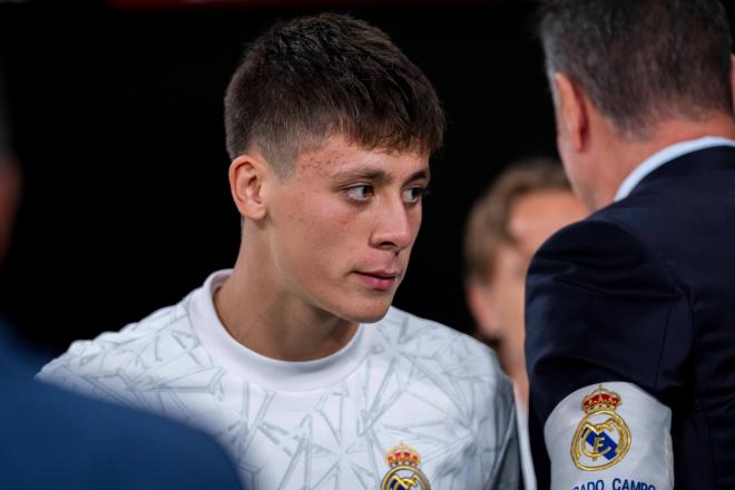 Arda Güler, en el banquillo durante un partido del Real Madrid (Foto: Cordon Press).