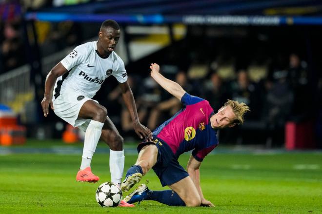 Frenkie de Jong, durante el Barcelona-Young Boys (Foto: EFE).