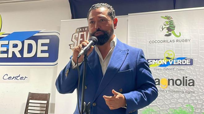 José María Arrabal en el acto de presentación conjunto del Baloncesto Sevilla femenino y las Cocodrilas.