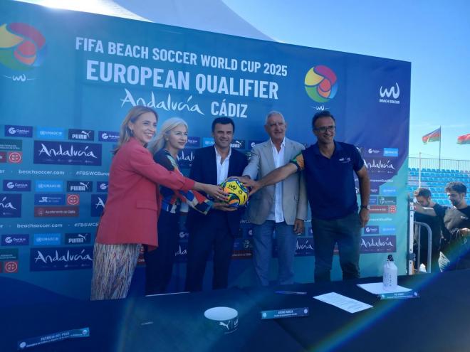 Acto de presentación del FIFA Beach Soccer World Cup 2025 – European Qualifier en Cádiz.