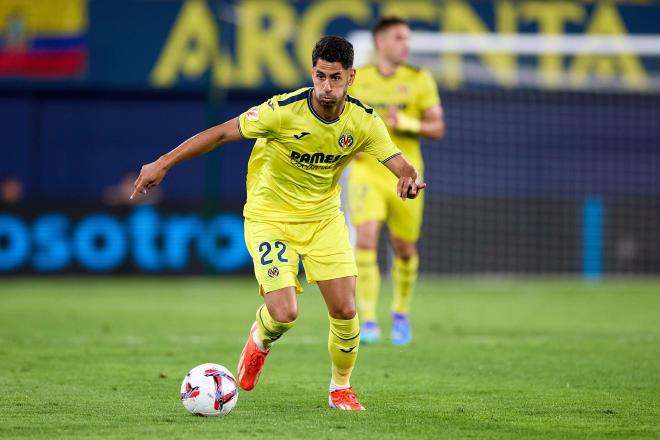 Ayoze Pérez conduce la pelota en un partido del Villarreal (Foto: Cordon Press).