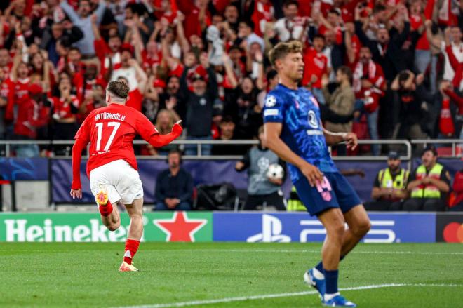 Kerem Akturkoglu celebra su gol en el Benfica - Atlético de Madrid (Foto: Cordon Press)